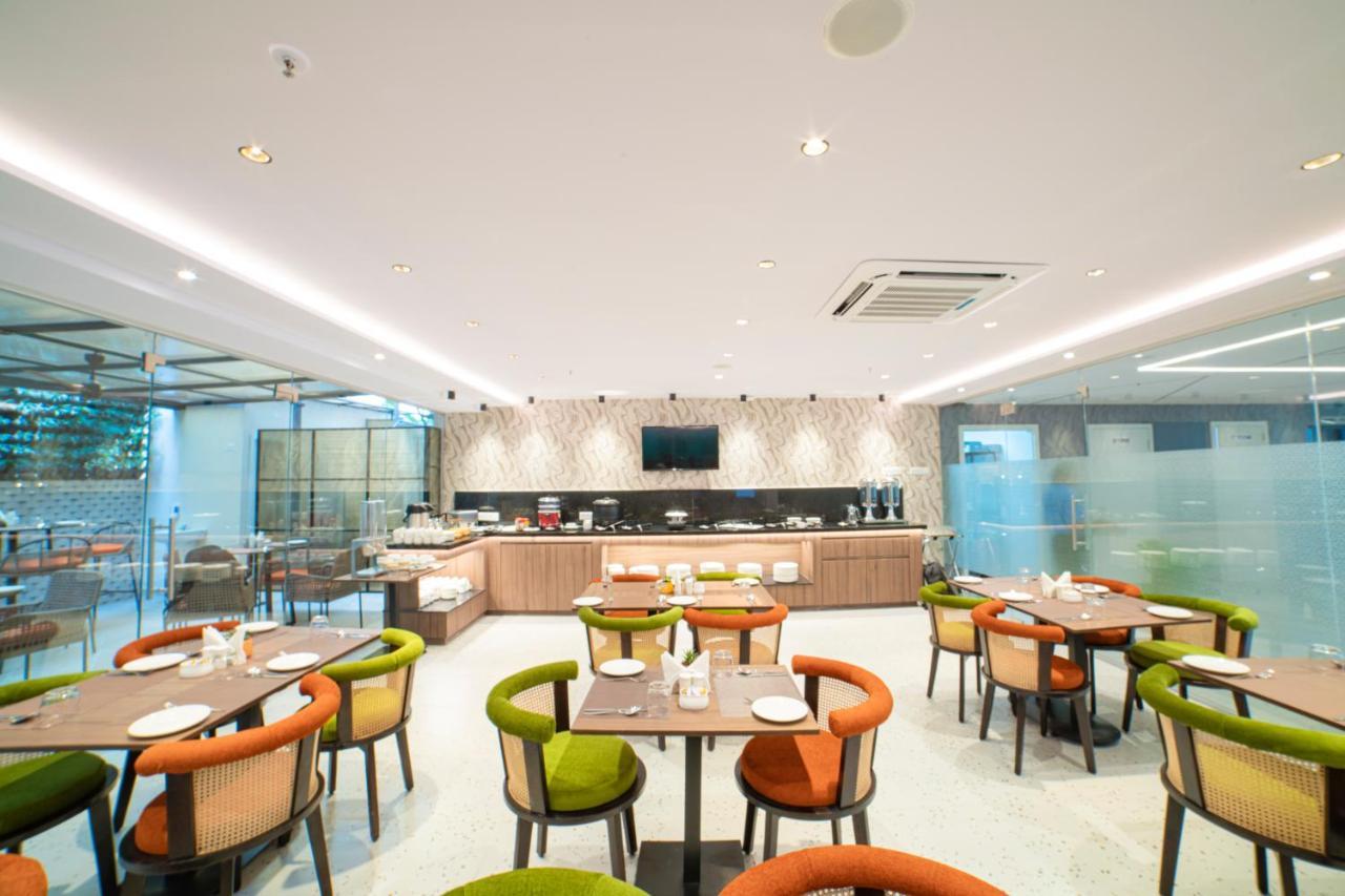 The Beacon Hotel 비사카파트남 외부 사진